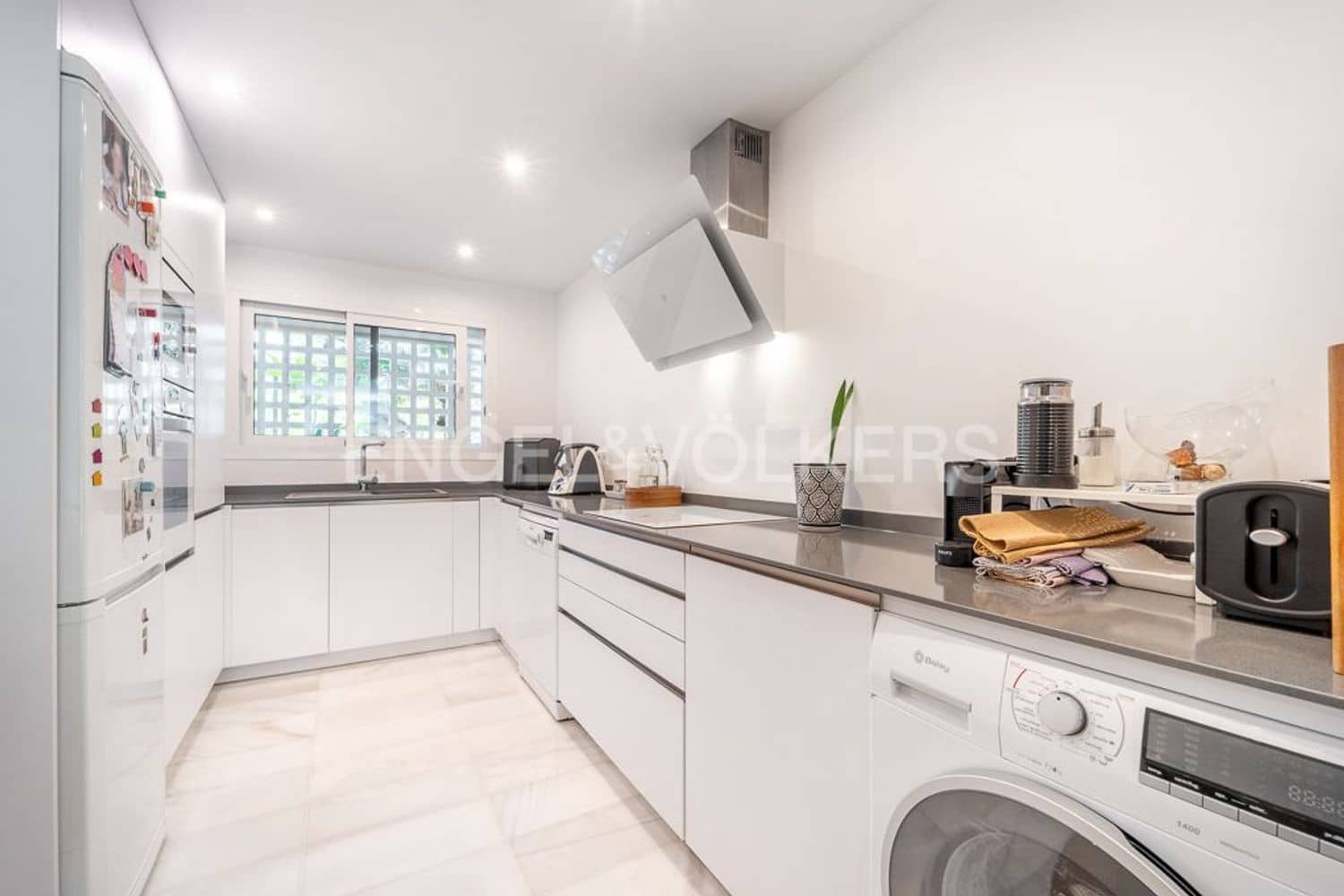 Apartamento de 2 habitaciones en New Golden Mile en venta con piscina garaje - 1.140.000 € (Ref: 9733496)