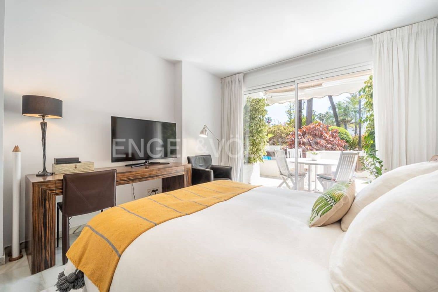 Apartamento de 2 habitaciones en New Golden Mile en venta con piscina garaje - 1.140.000 € (Ref: 9733496)