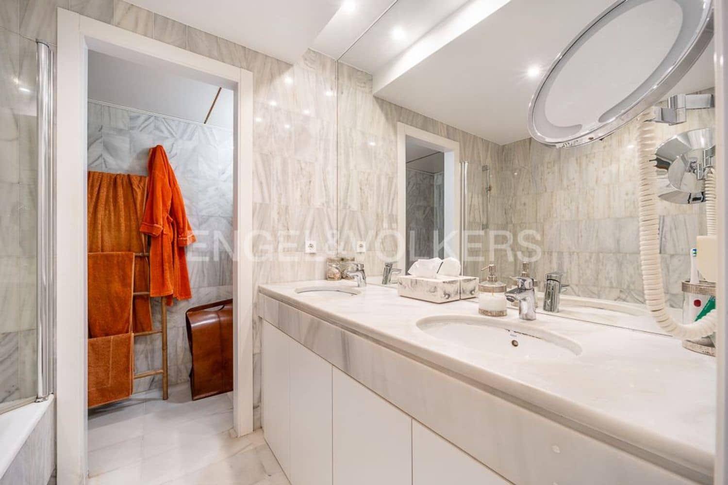 Apartamento de 2 habitaciones en New Golden Mile en venta con piscina garaje - 1.140.000 € (Ref: 9733496)