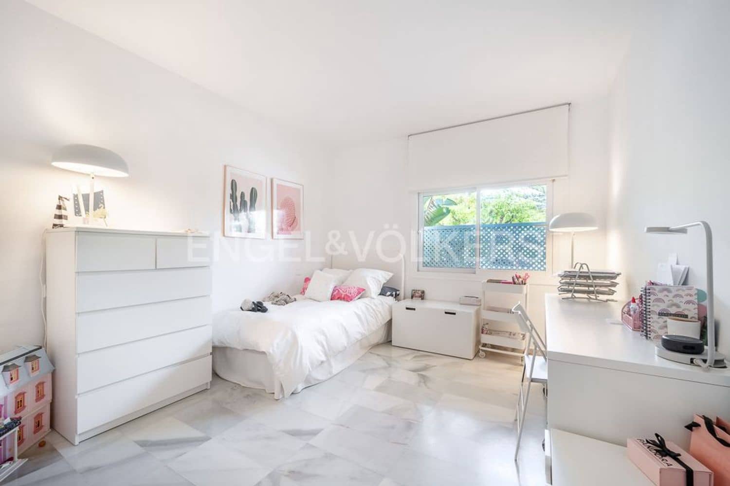 Apartamento de 2 habitaciones en New Golden Mile en venta con piscina garaje - 1.140.000 € (Ref: 9733496)