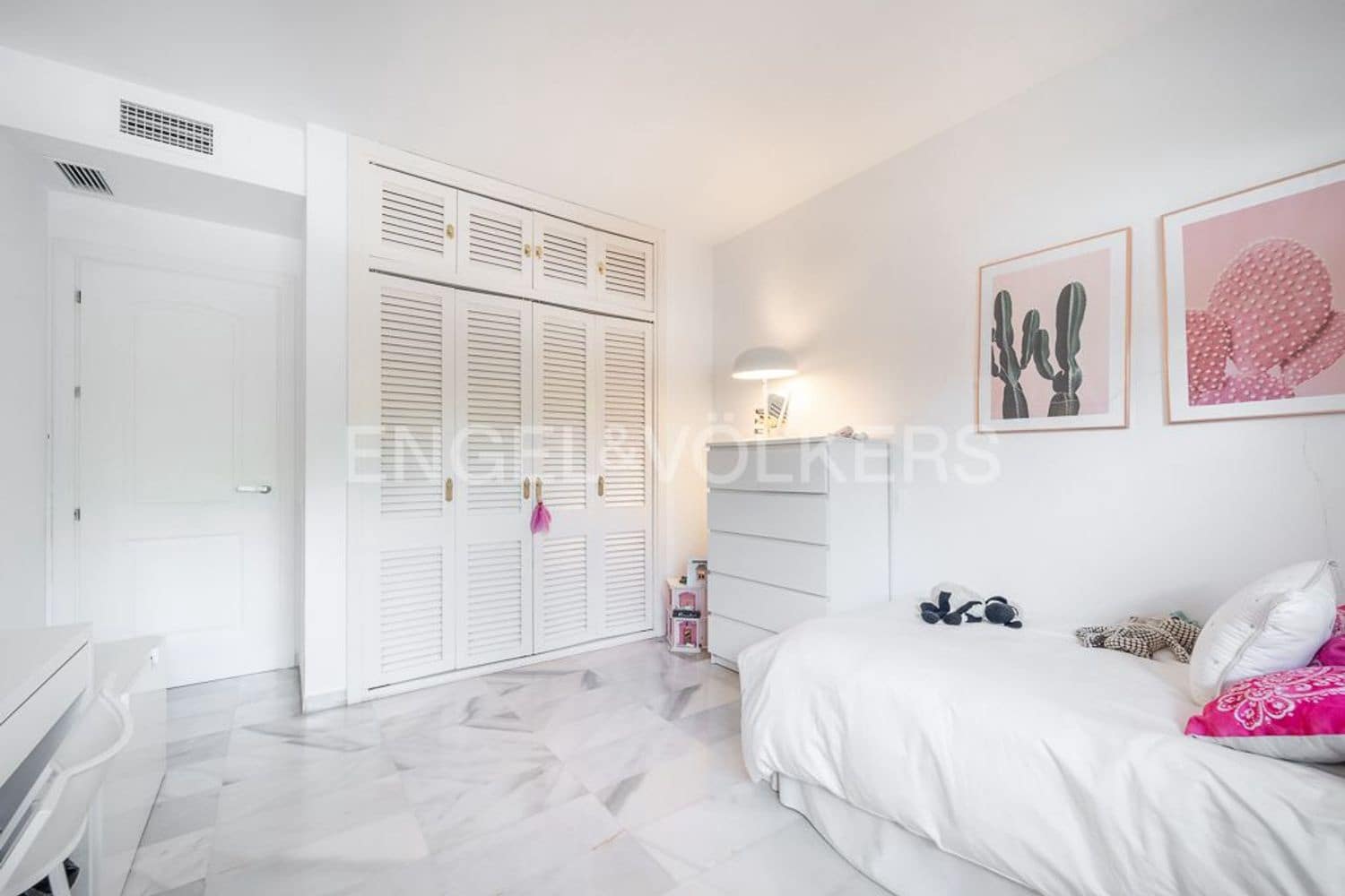 Apartamento de 2 habitaciones en New Golden Mile en venta con piscina garaje - 1.140.000 € (Ref: 9733496)