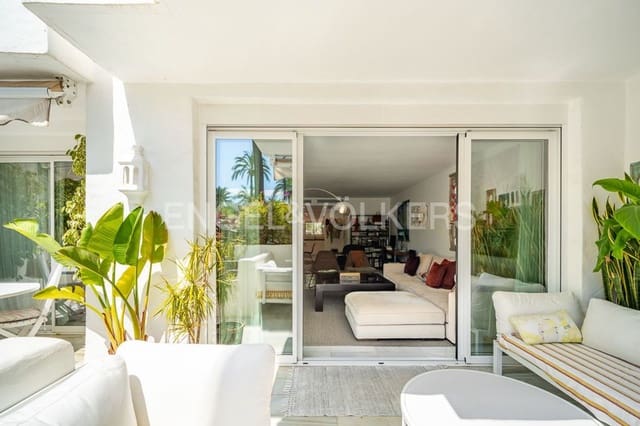 Apartamento de 2 habitaciones en Zona de Punta Plata, Estepona en venta con piscina garaje - 1.140.000 € (Ref: 9733496)