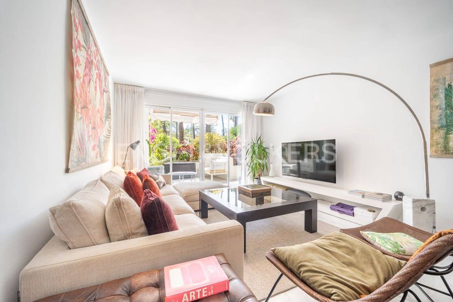 Apartamento de 2 habitaciones en New Golden Mile en venta con piscina garaje - 1.140.000 € (Ref: 9733496)