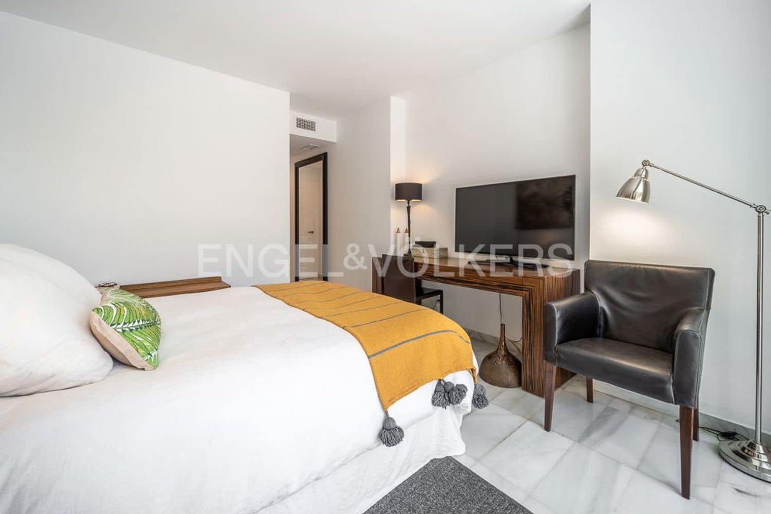 Apartamento de 2 habitaciones en New Golden Mile en venta con piscina garaje - 1.140.000 € (Ref: 9733496)