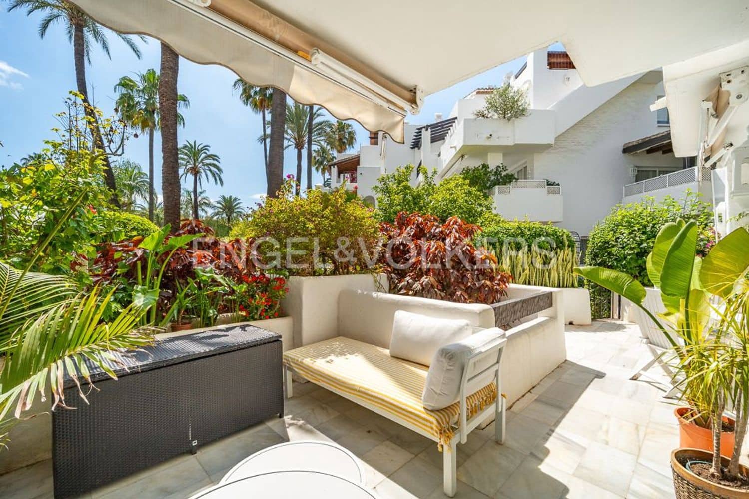 Apartamento de 2 habitaciones en New Golden Mile en venta con piscina garaje - 1.140.000 € (Ref: 9733496)