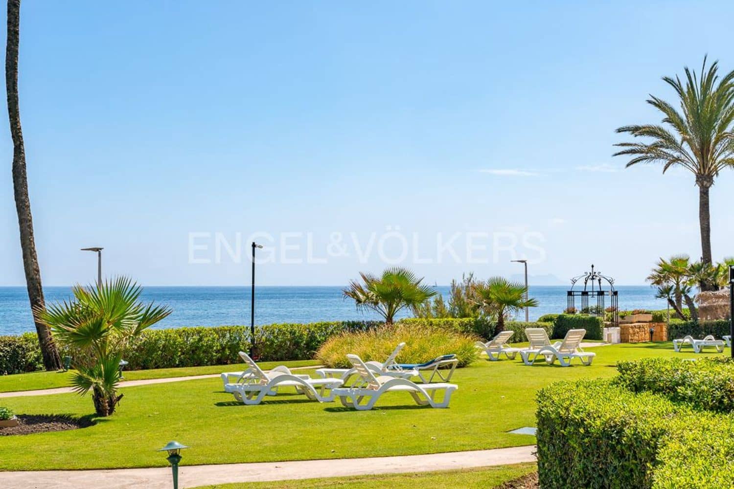 Apartamento de 2 habitaciones en New Golden Mile en venta con piscina garaje - 1.140.000 € (Ref: 9733496)