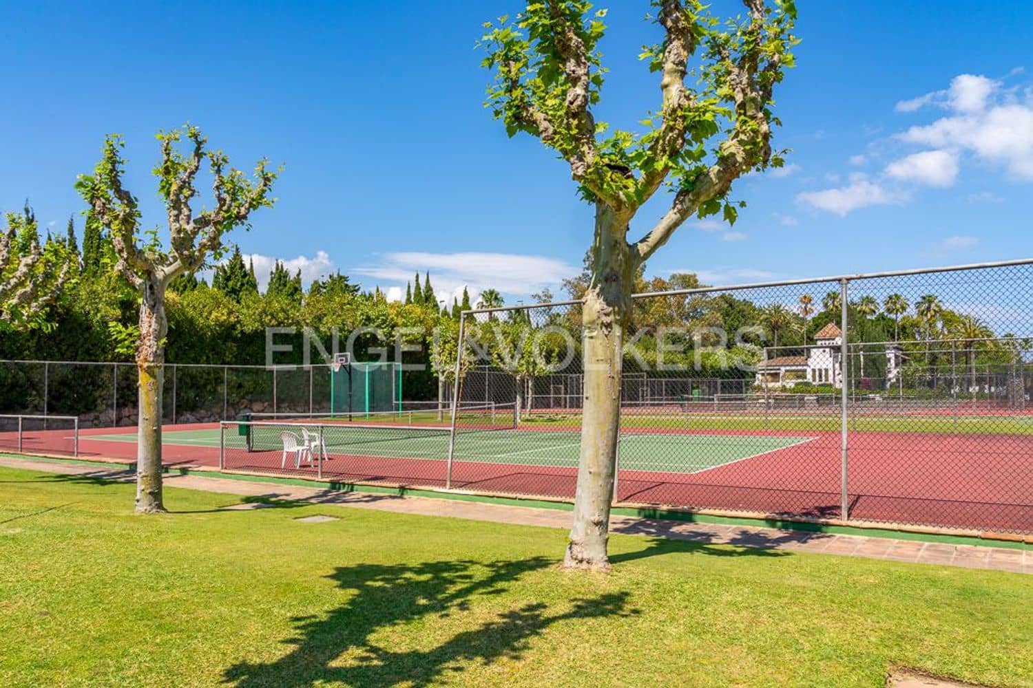 Apartamento de 2 habitaciones en New Golden Mile en venta con piscina garaje - 1.140.000 € (Ref: 9733496)