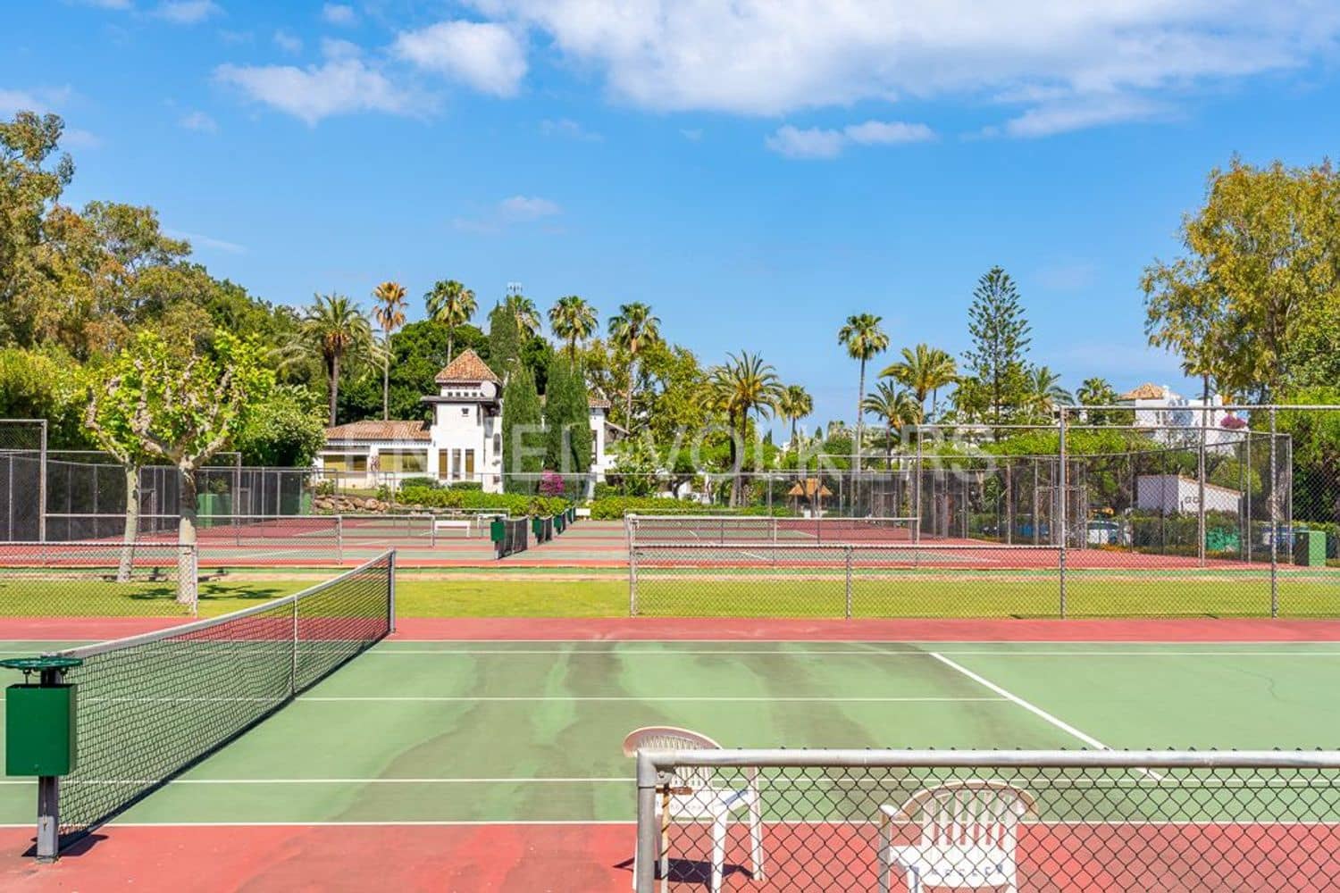 Apartamento de 2 habitaciones en New Golden Mile en venta con piscina garaje - 1.140.000 € (Ref: 9733496)