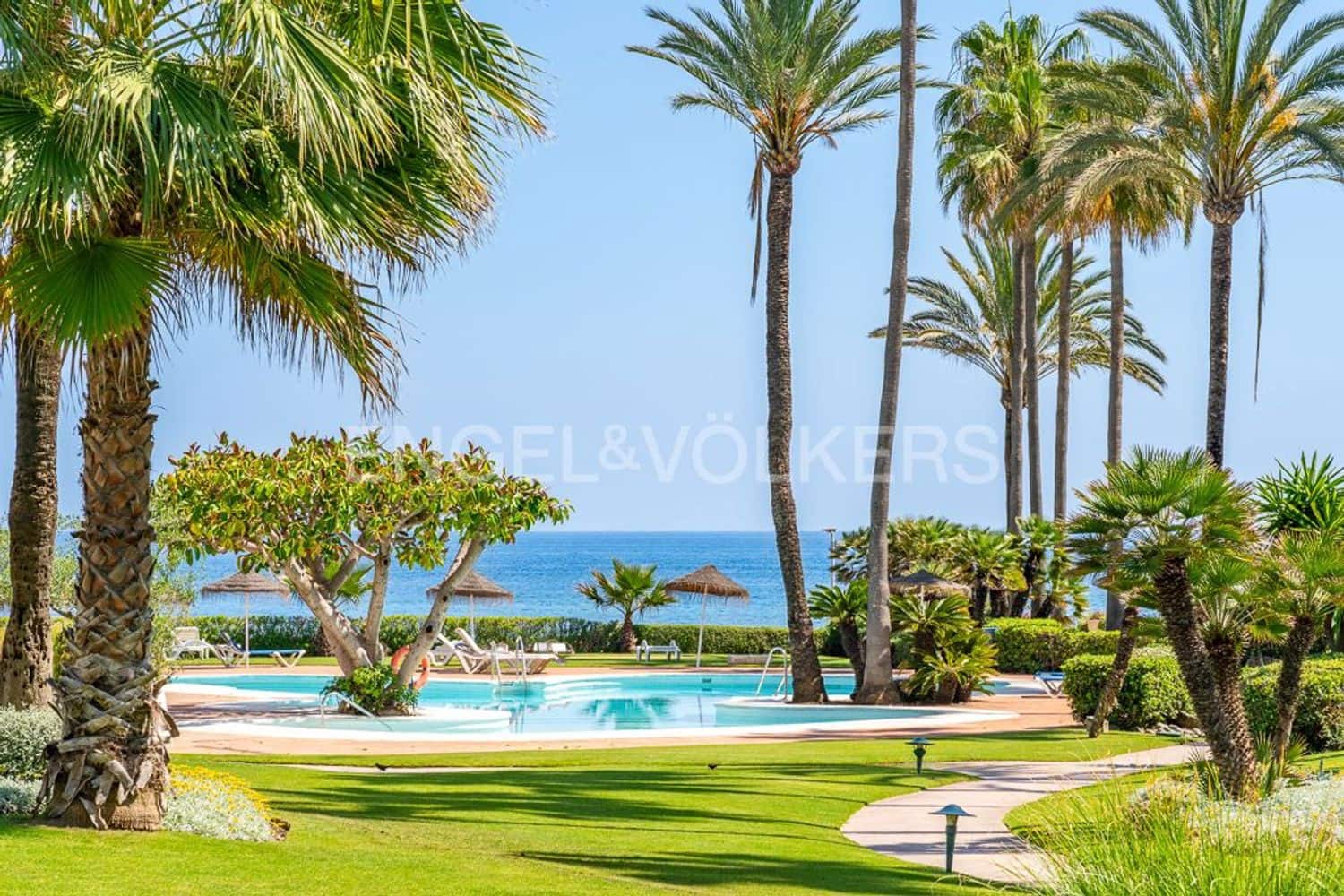 Apartamento de 2 habitaciones en New Golden Mile en venta con piscina garaje - 1.140.000 € (Ref: 9733496)