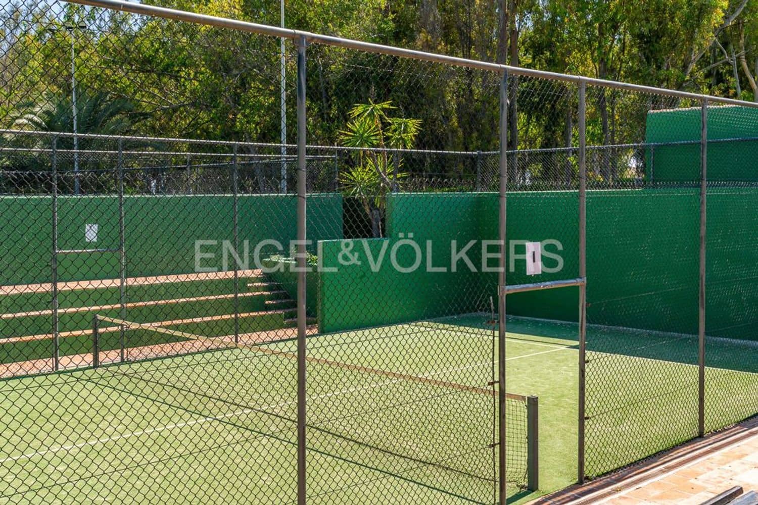 Apartamento de 2 habitaciones en New Golden Mile en venta con piscina garaje - 1.140.000 € (Ref: 9733496)