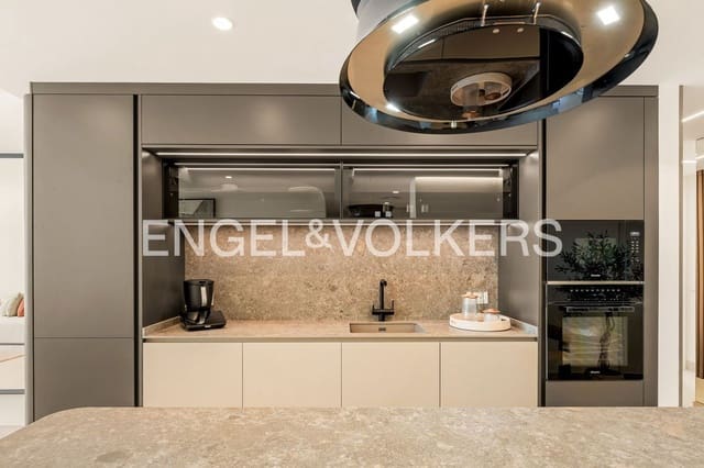 Apartamento de 3 habitaciones en El Velerín, Estepona en venta con piscina garaje - 2.695.000 € (Ref: 9733497)