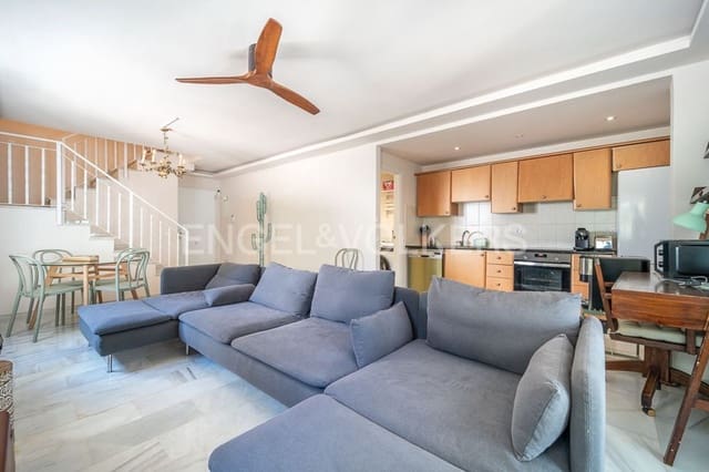 2 makuuhuone Omakotitalo myytävänä paikassa Altos de Estepona, Estepona mukana uima-altaan 
autotalli - 349 000 € (Ref: 9733499)