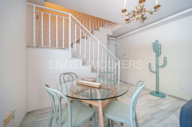 2 makuuhuone Omakotitalo myytävänä paikassa Altos de Estepona, Estepona mukana uima-altaan 
autotalli - 349 000 € (Ref: 9733499)