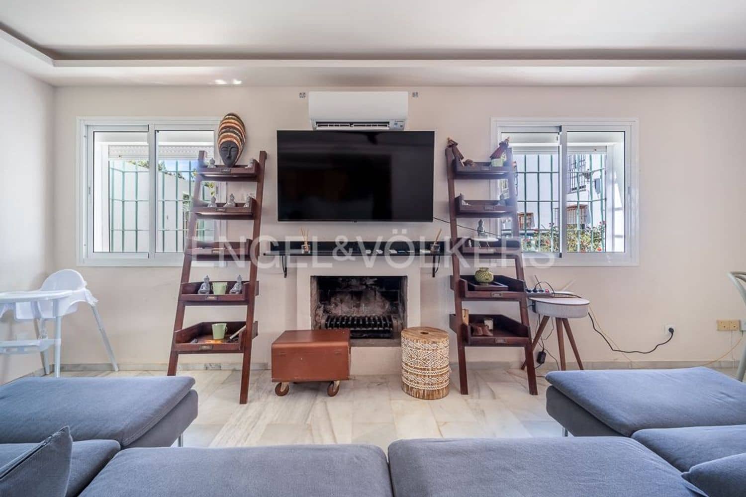 2 makuuhuone Omakotitalo myytävänä paikassa Estepona mukana uima-altaan 
autotalli - 349 000 € (Ref: 9733499)