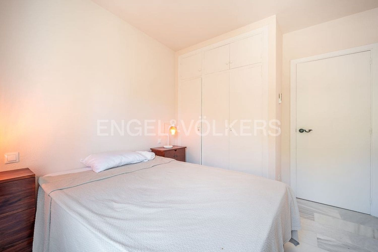 2 makuuhuone Omakotitalo myytävänä paikassa Estepona mukana uima-altaan 
autotalli - 349 000 € (Ref: 9733499)