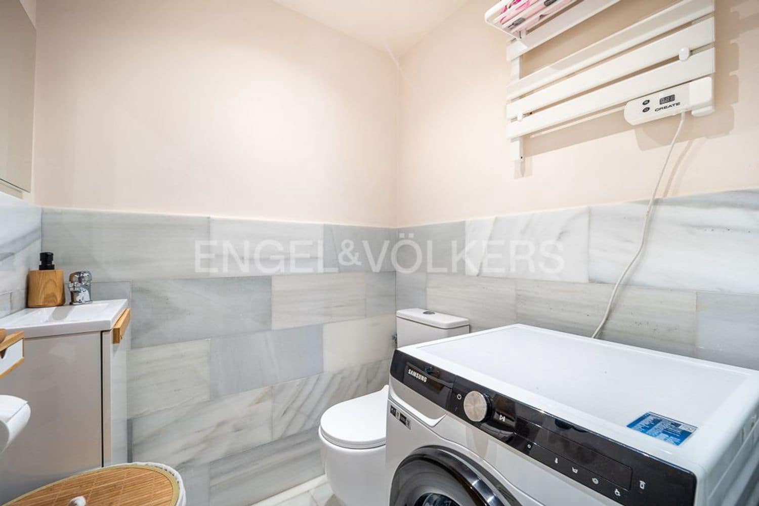 2 makuuhuone Omakotitalo myytävänä paikassa Estepona mukana uima-altaan 
autotalli - 349 000 € (Ref: 9733499)