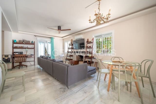 2 makuuhuone Omakotitalo myytävänä paikassa Altos de Estepona, Estepona mukana uima-altaan 
autotalli - 349 000 € (Ref: 9733499)