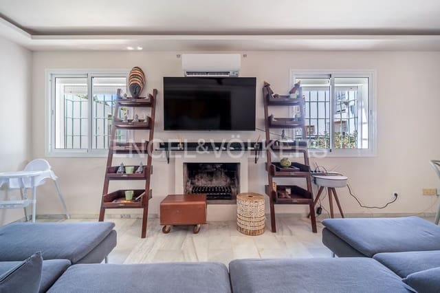 2 makuuhuone Omakotitalo myytävänä paikassa Altos de Estepona, Estepona mukana uima-altaan 
autotalli - 349 000 € (Ref: 9733499)