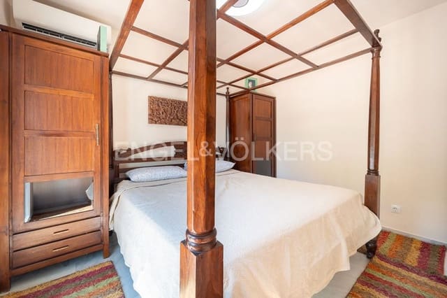 2 makuuhuone Omakotitalo myytävänä paikassa Altos de Estepona, Estepona mukana uima-altaan 
autotalli - 349 000 € (Ref: 9733499)