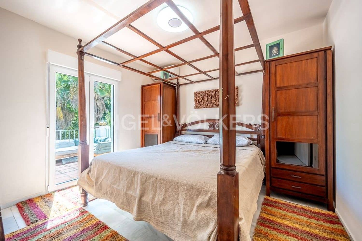 2 makuuhuone Omakotitalo myytävänä paikassa Estepona mukana uima-altaan 
autotalli - 349 000 € (Ref: 9733499)