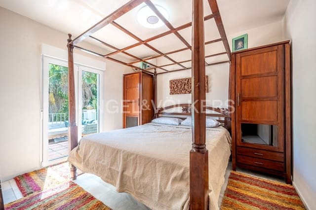 2 makuuhuone Omakotitalo myytävänä paikassa Altos de Estepona, Estepona mukana uima-altaan 
autotalli - 349 000 € (Ref: 9733499)