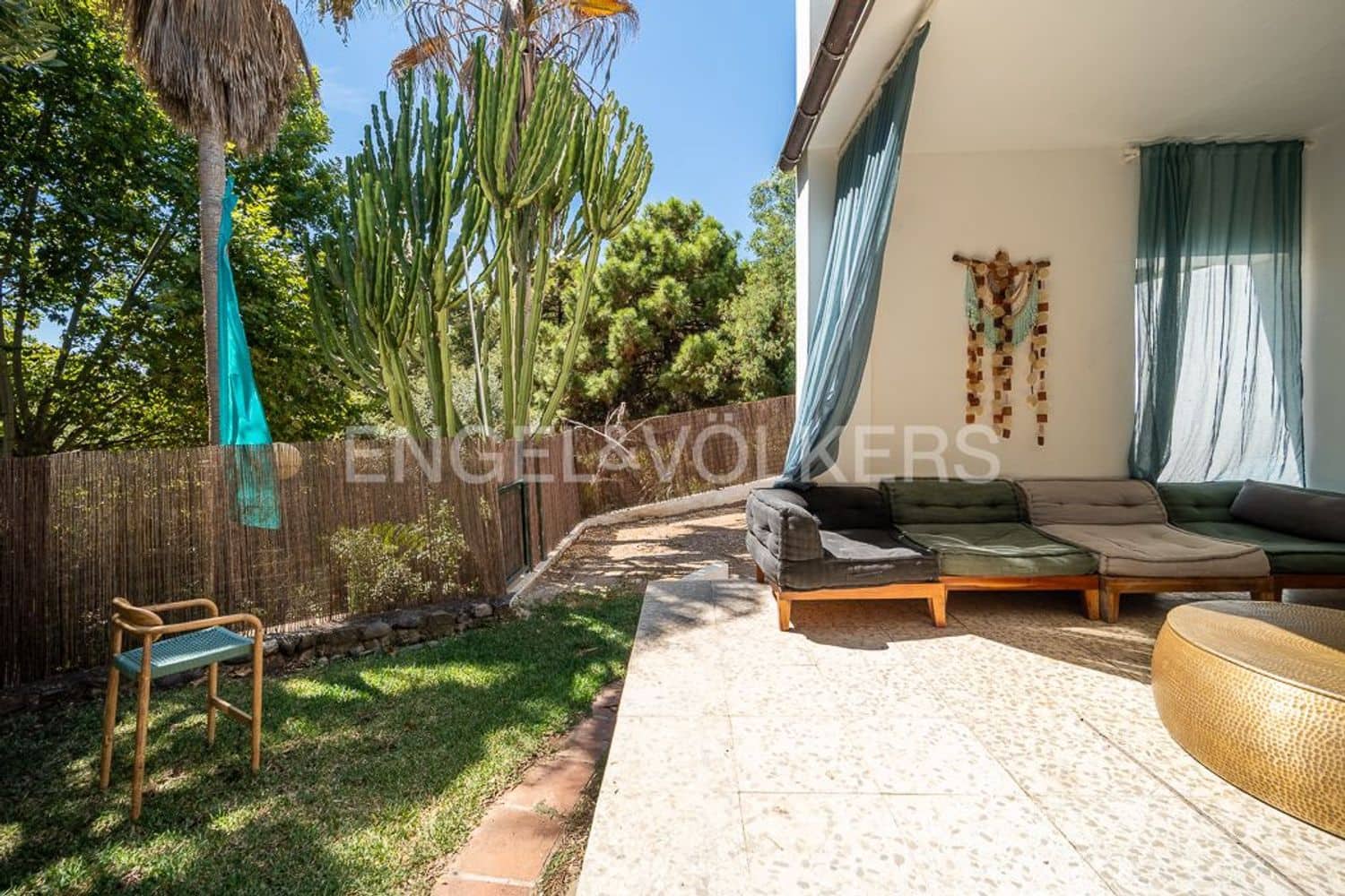 2 makuuhuone Omakotitalo myytävänä paikassa Estepona mukana uima-altaan 
autotalli - 349 000 € (Ref: 9733499)