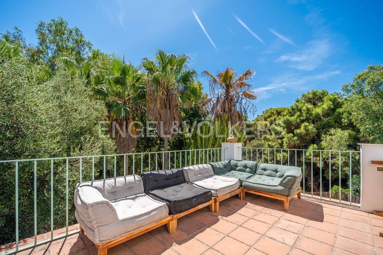 2 makuuhuone Omakotitalo myytävänä paikassa Estepona mukana uima-altaan 
autotalli - 349 000 € (Ref: 9733499)