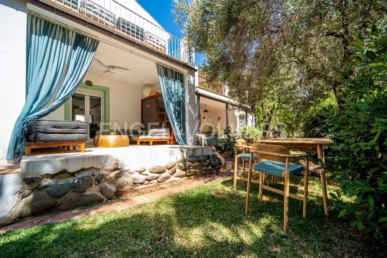 2 makuuhuone Omakotitalo myytävänä paikassa Estepona mukana uima-altaan 
autotalli - 349 000 € (Ref: 9733499)