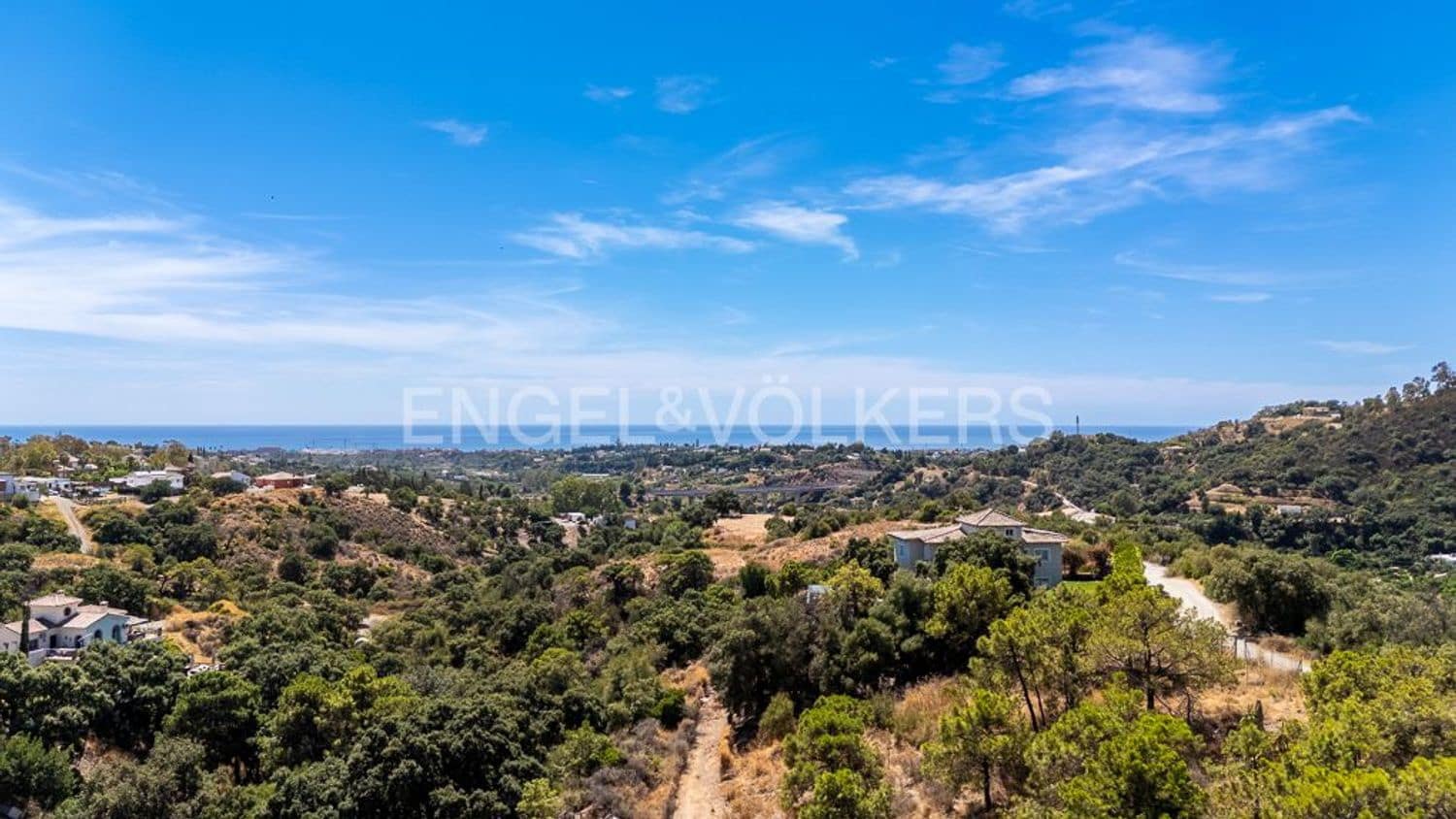 2 makuuhuone Omakotitalo myytävänä paikassa Estepona mukana uima-altaan 
autotalli - 349 000 € (Ref: 9733499)