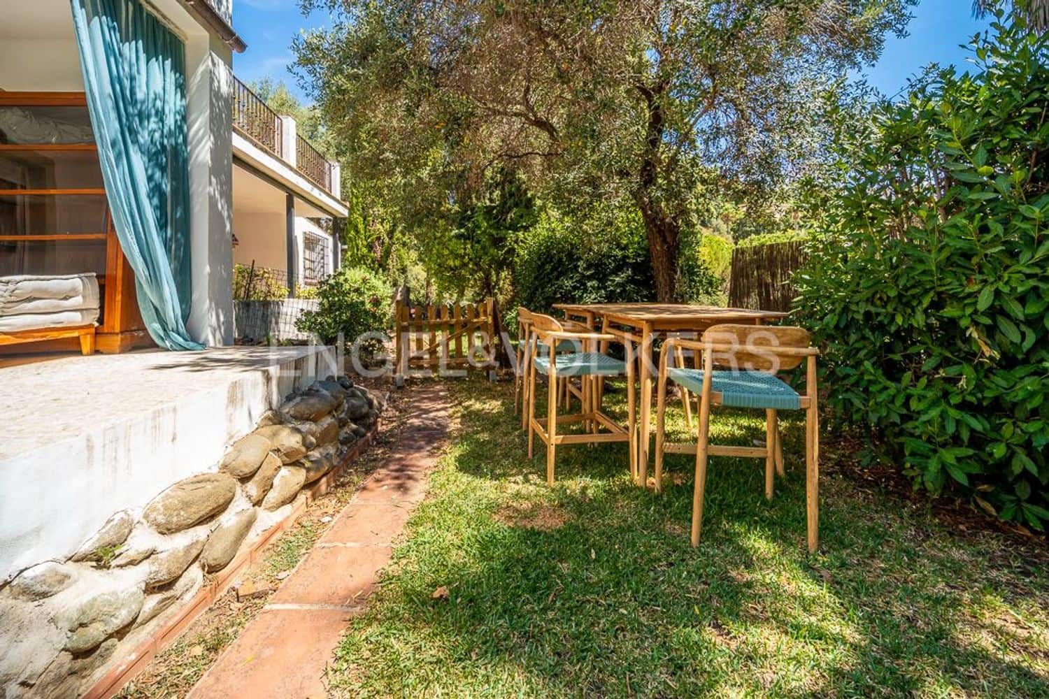 2 makuuhuone Omakotitalo myytävänä paikassa Estepona mukana uima-altaan 
autotalli - 349 000 € (Ref: 9733499)