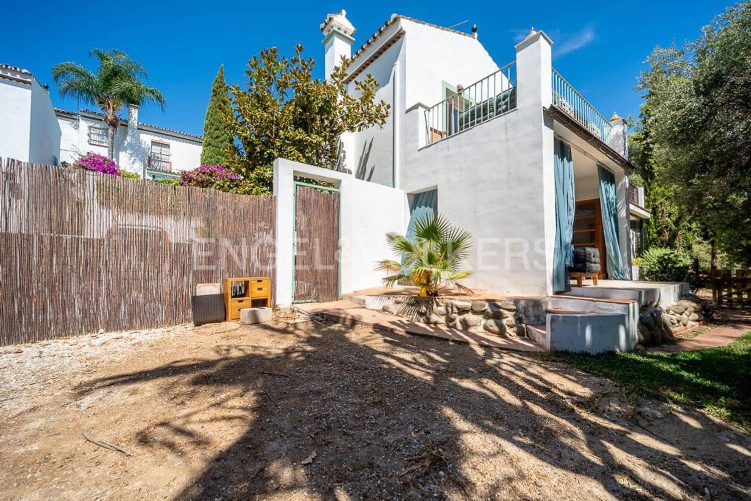 2 makuuhuone Omakotitalo myytävänä paikassa Estepona mukana uima-altaan 
autotalli - 349 000 € (Ref: 9733499)