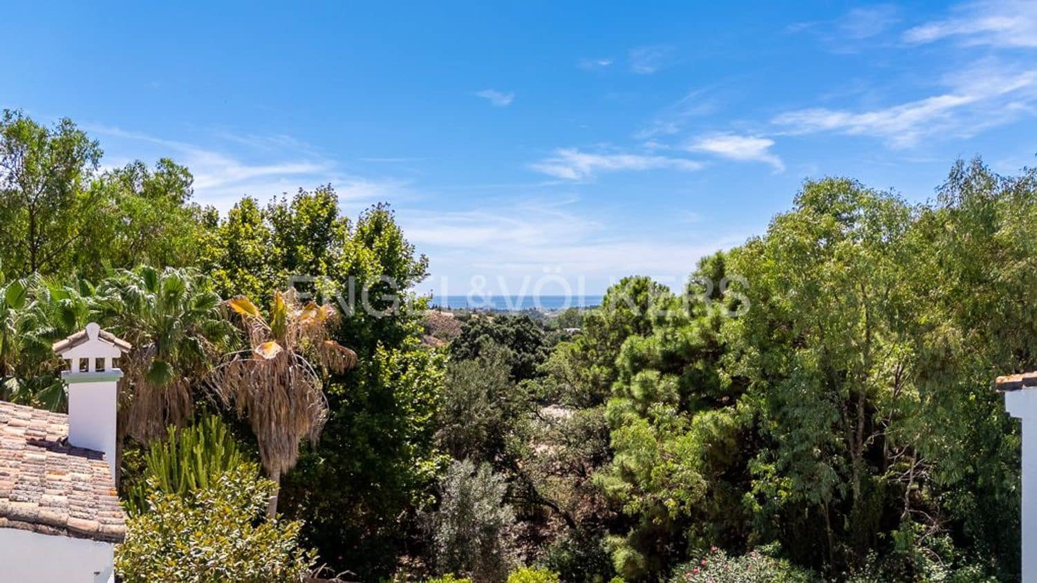 2 makuuhuone Omakotitalo myytävänä paikassa Estepona mukana uima-altaan 
autotalli - 349 000 € (Ref: 9733499)