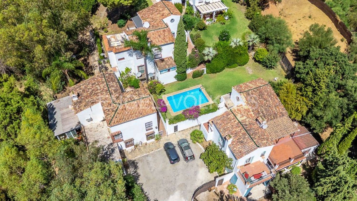 2 makuuhuone Omakotitalo myytävänä paikassa Estepona mukana uima-altaan 
autotalli - 349 000 € (Ref: 9733499)