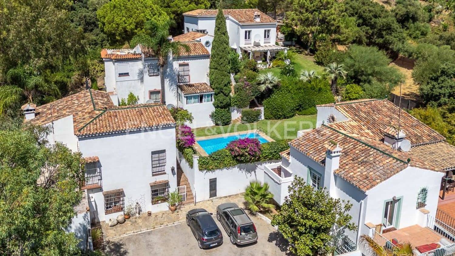 2 makuuhuone Omakotitalo myytävänä paikassa Estepona mukana uima-altaan 
autotalli - 349 000 € (Ref: 9733499)