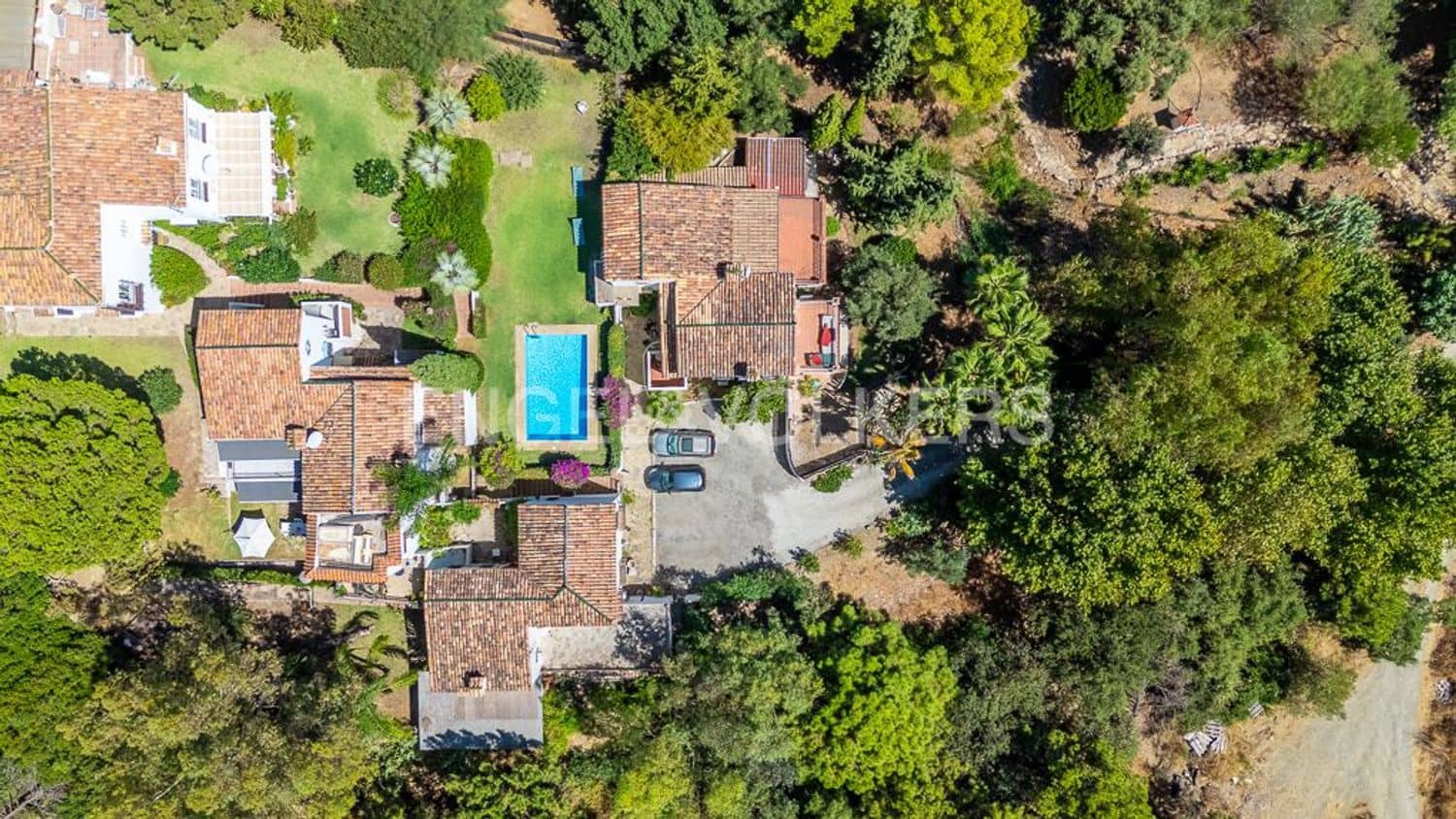 2 makuuhuone Omakotitalo myytävänä paikassa Estepona mukana uima-altaan 
autotalli - 349 000 € (Ref: 9733499)