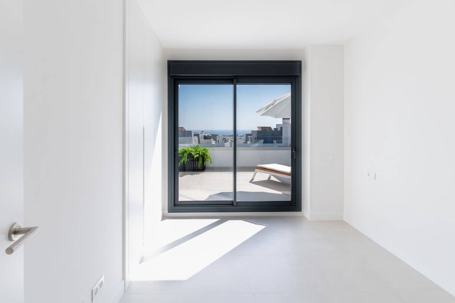 3 slaapkamer Appartement te koop in Estepona met zwembad garage - € 760.000 (Ref: 9733500)