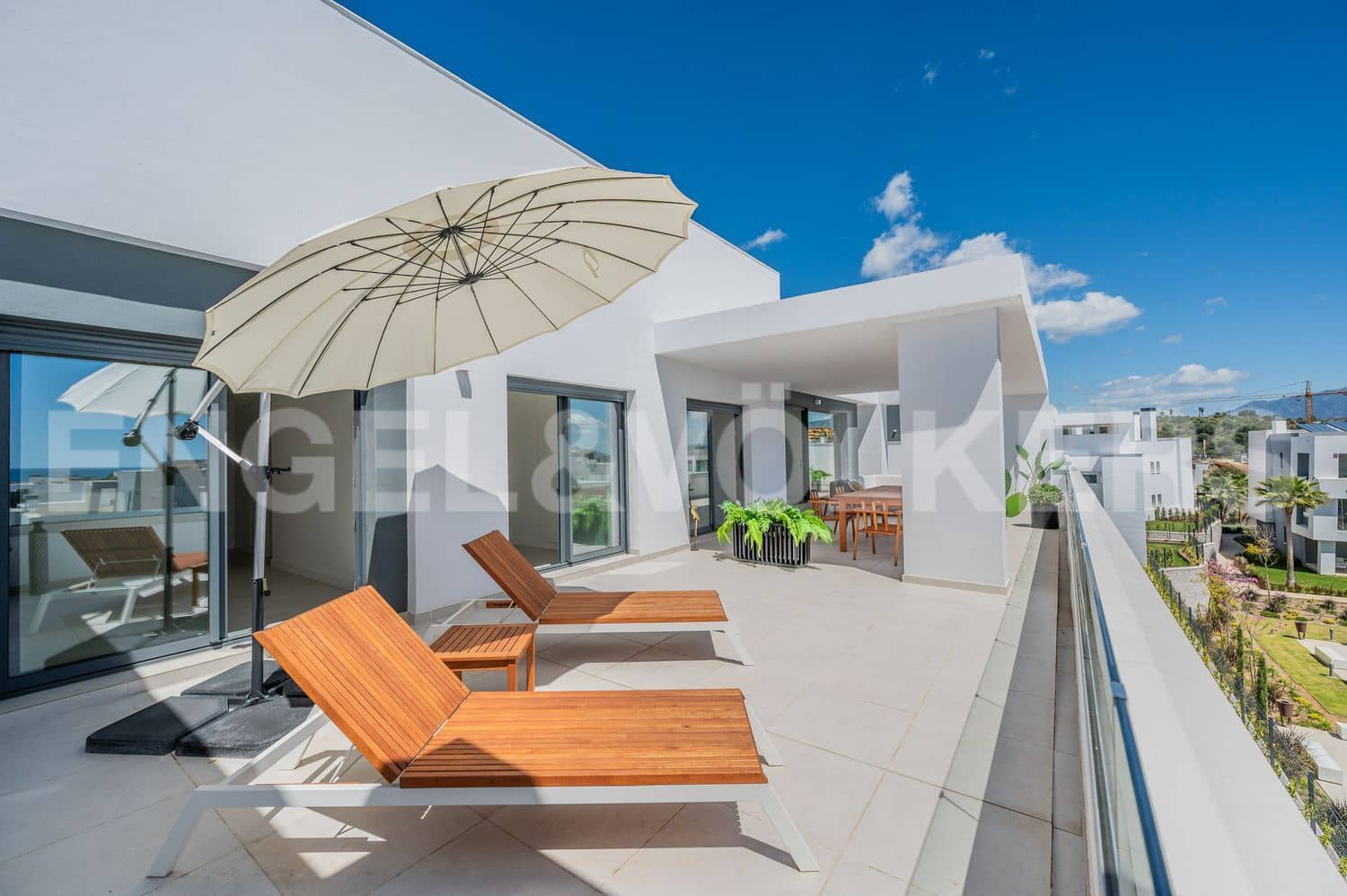 3 slaapkamer Appartement te koop in Estepona met zwembad garage - € 760.000 (Ref: 9733500)