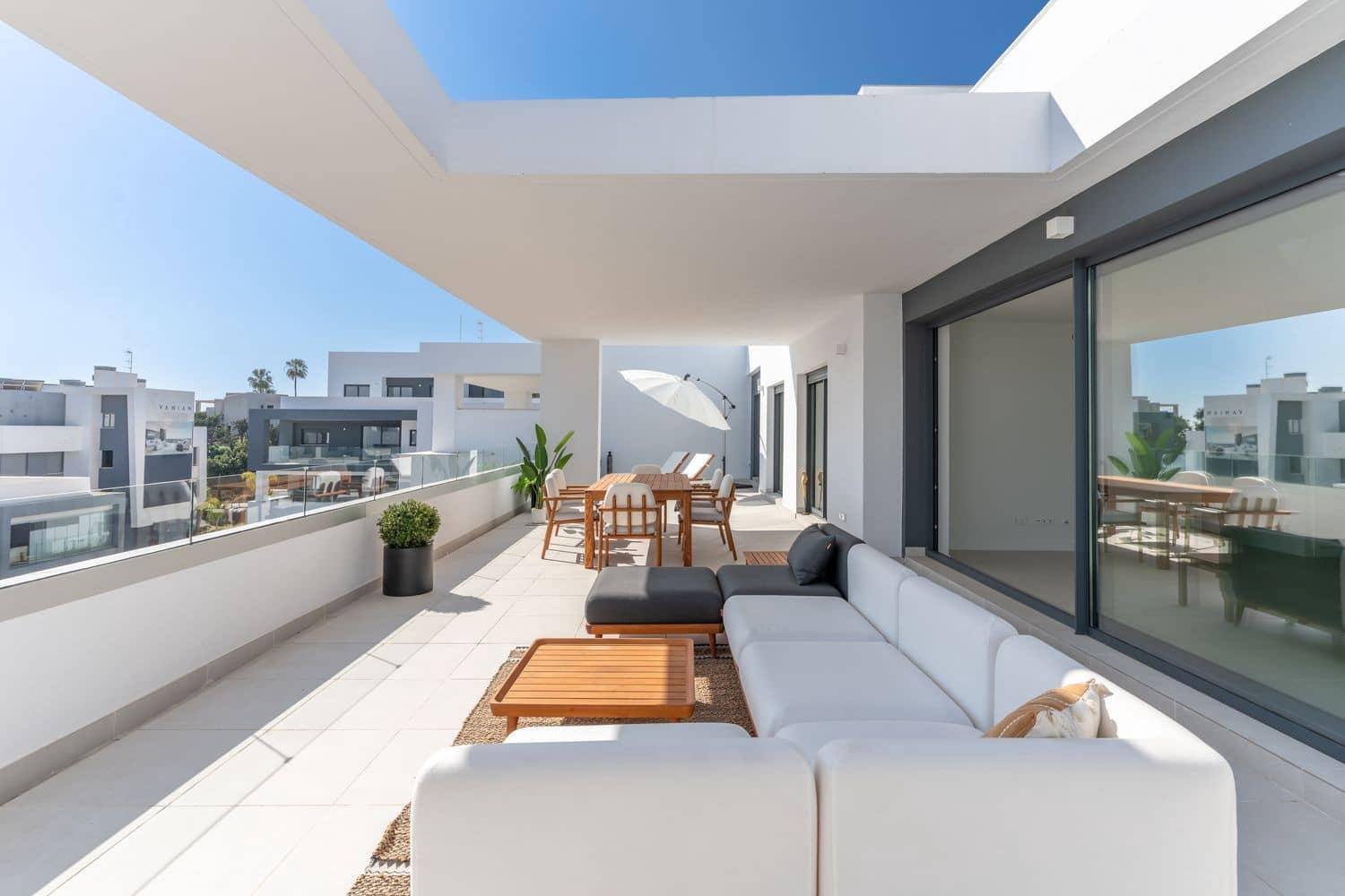 3 slaapkamer Appartement te koop in Estepona met zwembad garage - € 760.000 (Ref: 9733500)