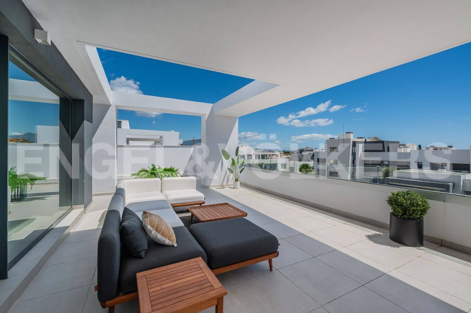 3 slaapkamer Appartement te koop in Estepona met zwembad garage - € 760.000 (Ref: 9733500)