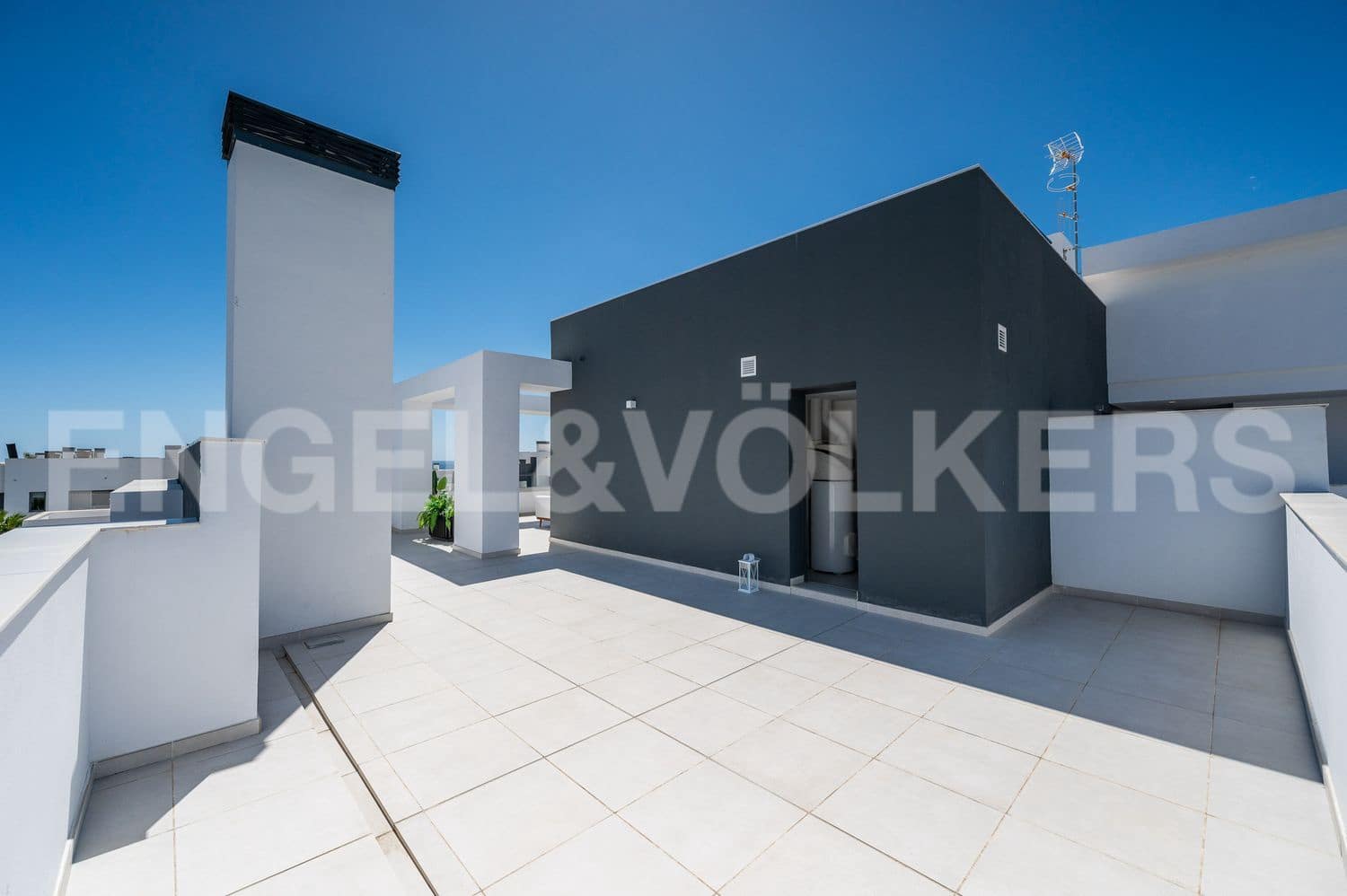 3 slaapkamer Appartement te koop in Estepona met zwembad garage - € 760.000 (Ref: 9733500)