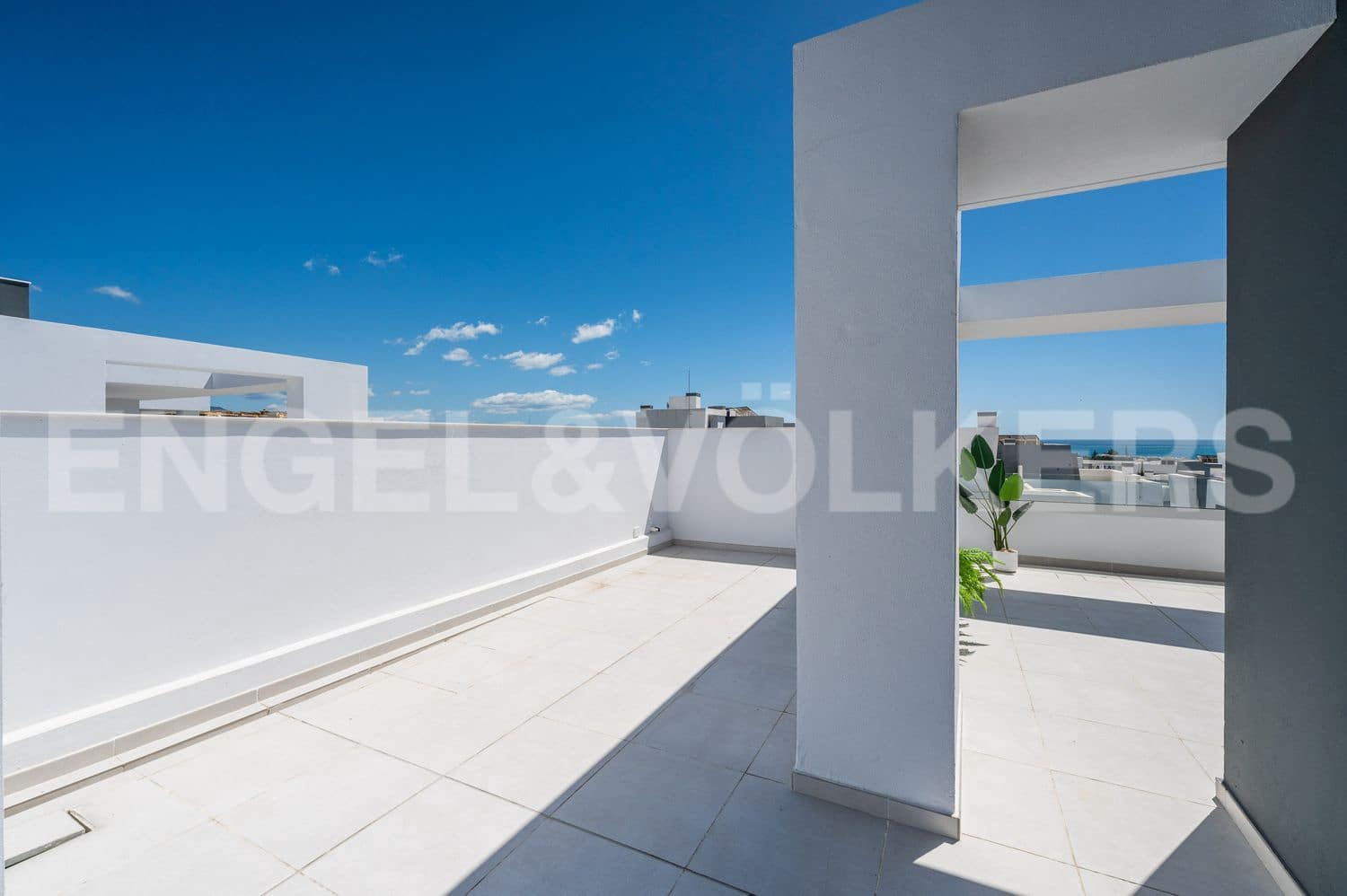 3 slaapkamer Appartement te koop in Estepona met zwembad garage - € 760.000 (Ref: 9733500)