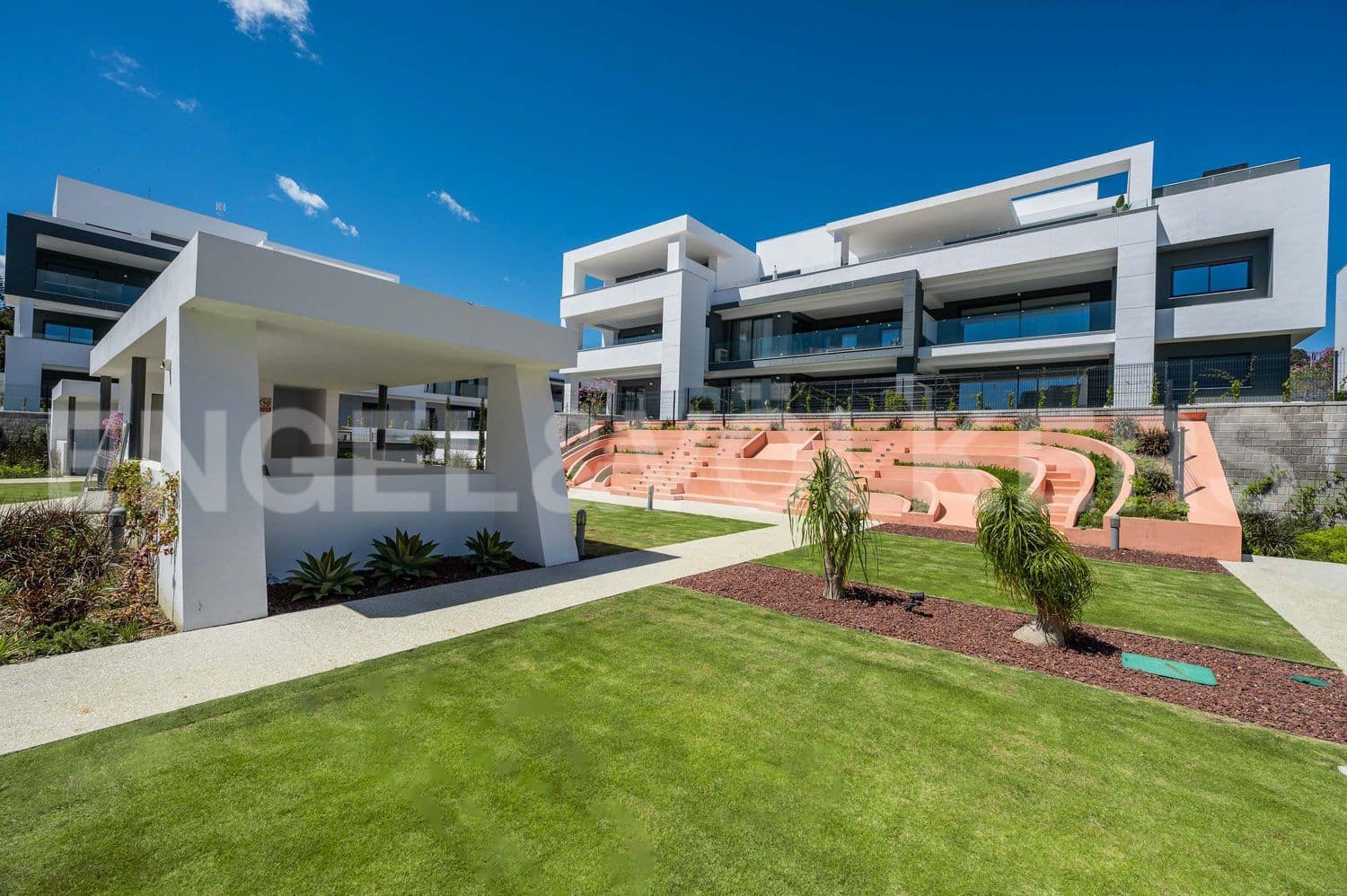 3 slaapkamer Appartement te koop in Estepona met zwembad garage - € 760.000 (Ref: 9733500)