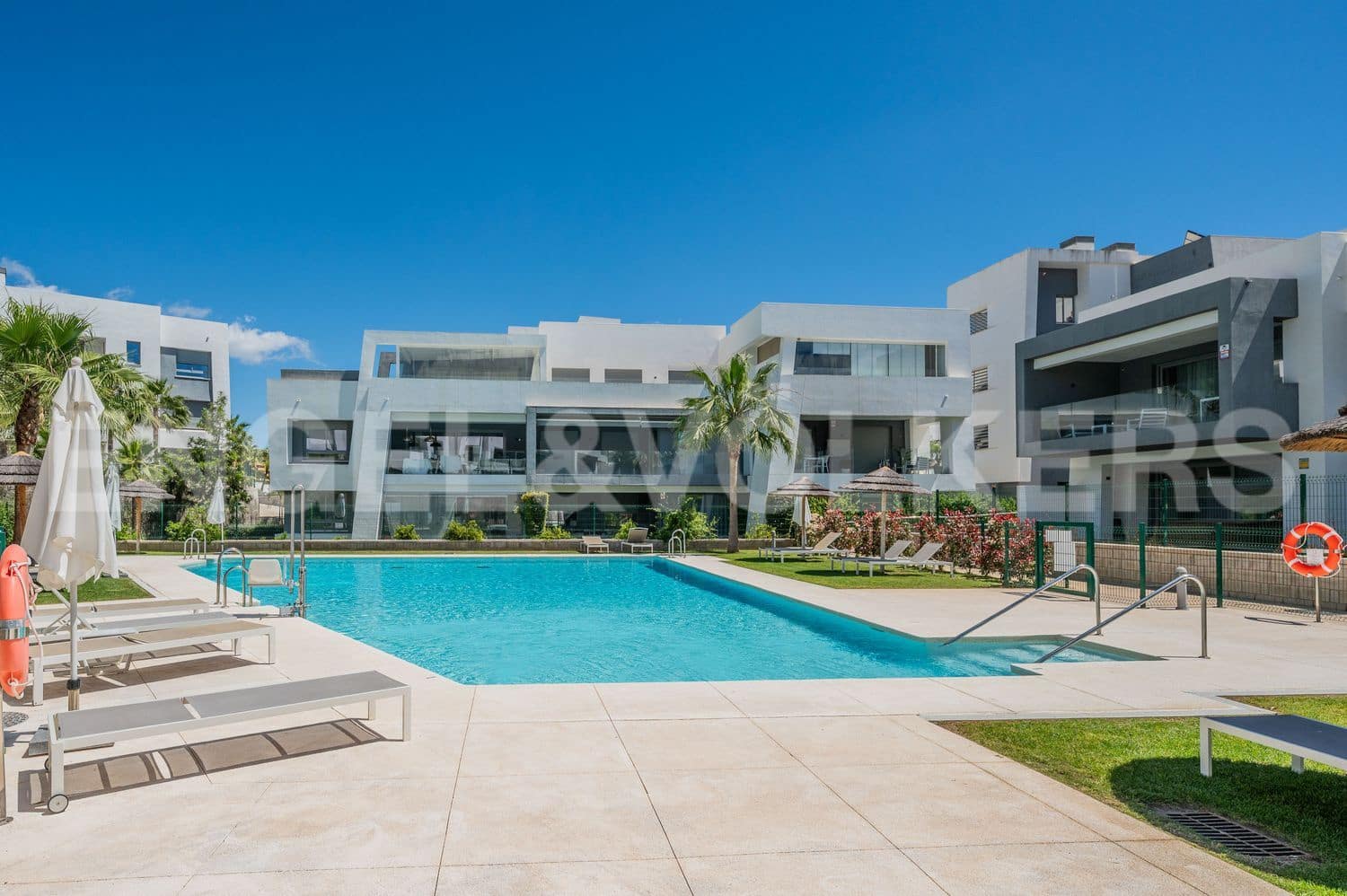 3 slaapkamer Appartement te koop in Estepona met zwembad garage - € 760.000 (Ref: 9733500)