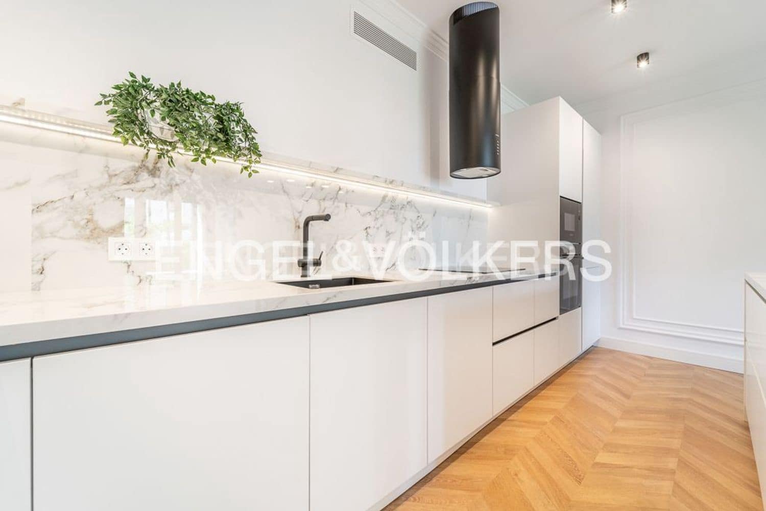 3 quarto Apartamento para venda em Estepona com piscina garagem - 1 050 000 € (Ref: 9733501)