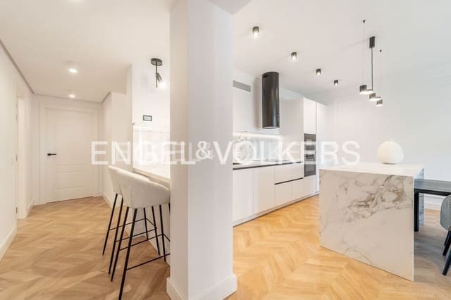 3 quarto Apartamento para venda em El Velerín, Estepona com piscina garagem - 1 050 000 € (Ref: 9733501)