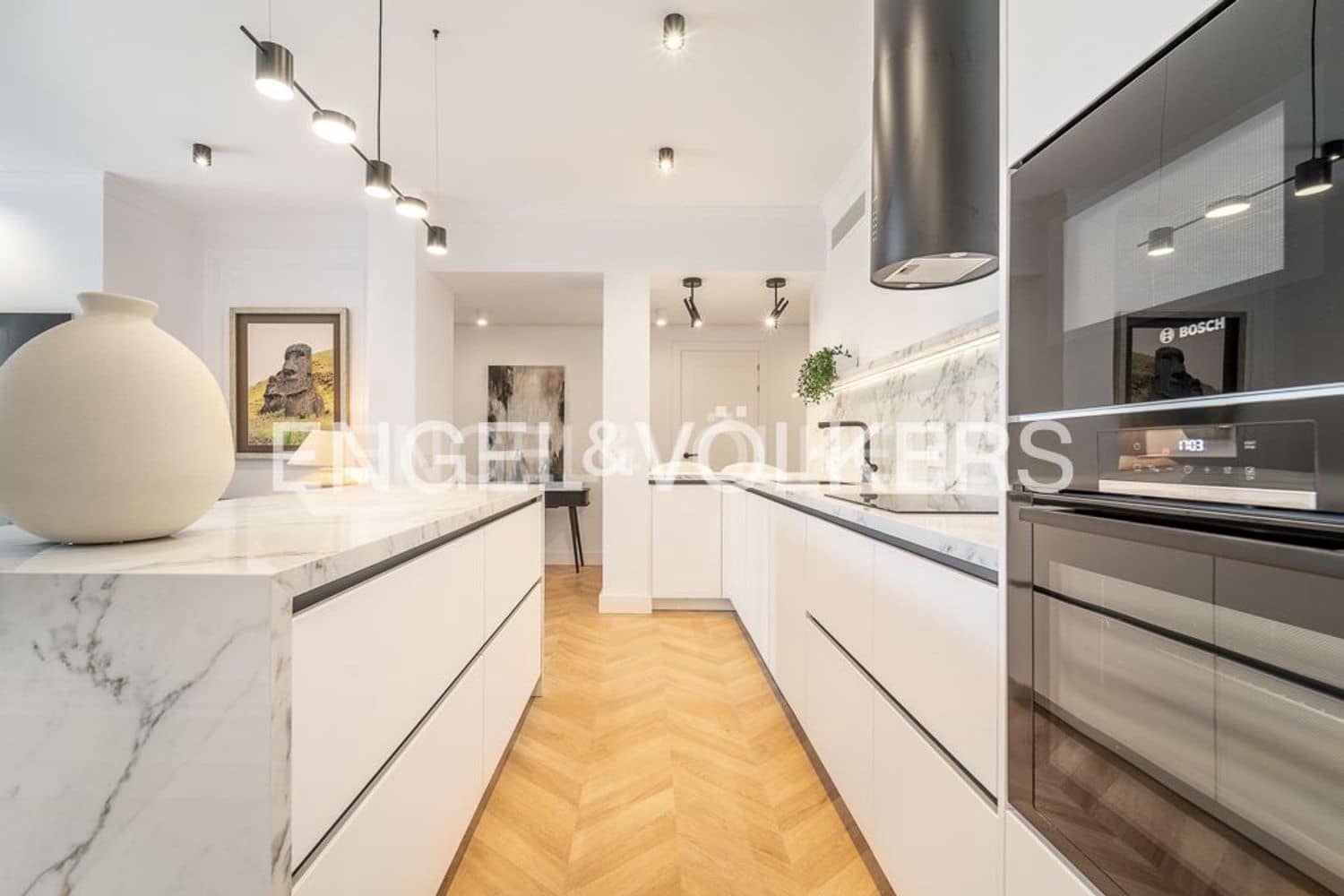 3 quarto Apartamento para venda em Estepona com piscina garagem - 1 050 000 € (Ref: 9733501)