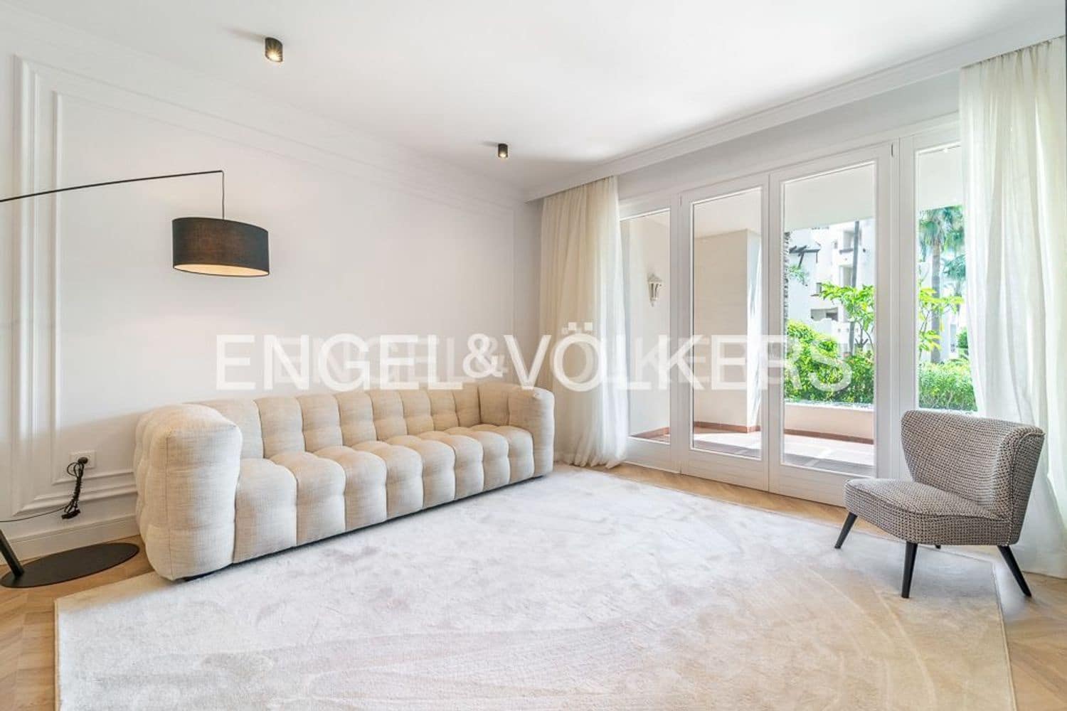 3 quarto Apartamento para venda em Estepona com piscina garagem - 1 050 000 € (Ref: 9733501)