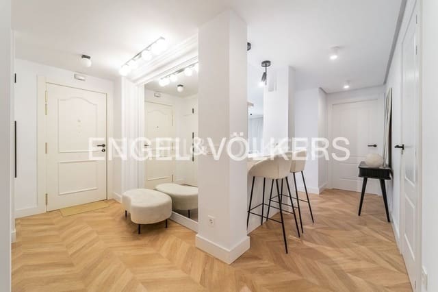 3 quarto Apartamento para venda em El Velerín, Estepona com piscina garagem - 1 050 000 € (Ref: 9733501)