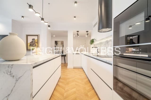 3 quarto Apartamento para venda em El Velerín, Estepona com piscina garagem - 1 050 000 € (Ref: 9733501)