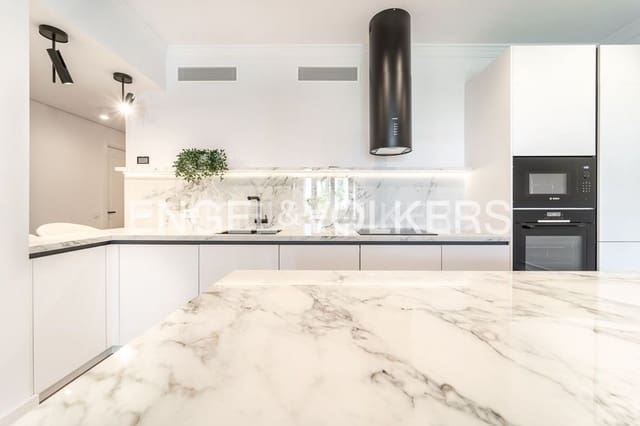 3 quarto Apartamento para venda em El Velerín, Estepona com piscina garagem - 1 050 000 € (Ref: 9733501)